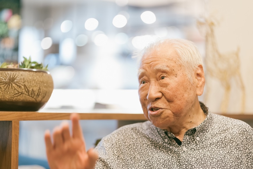 102歲董事長堅持不退休！天天睡得好「精神飽滿」　運動50年打桌球獲全國「3連霸」