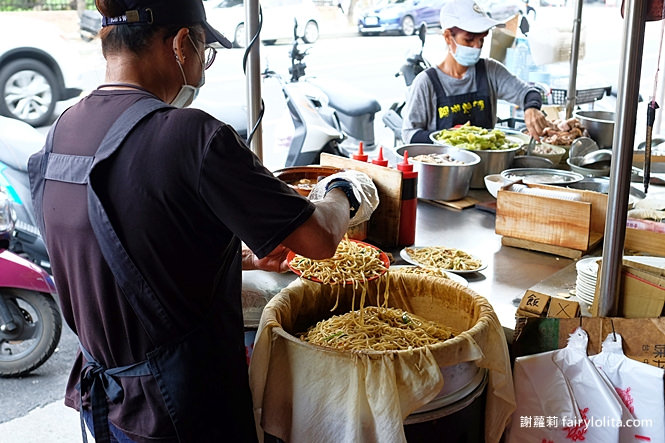 大小碗價差2倍！炒麵老闆保證「大的等於2碗小的」　客人買回家「秤重後秒愣住」：下次還該不該買？