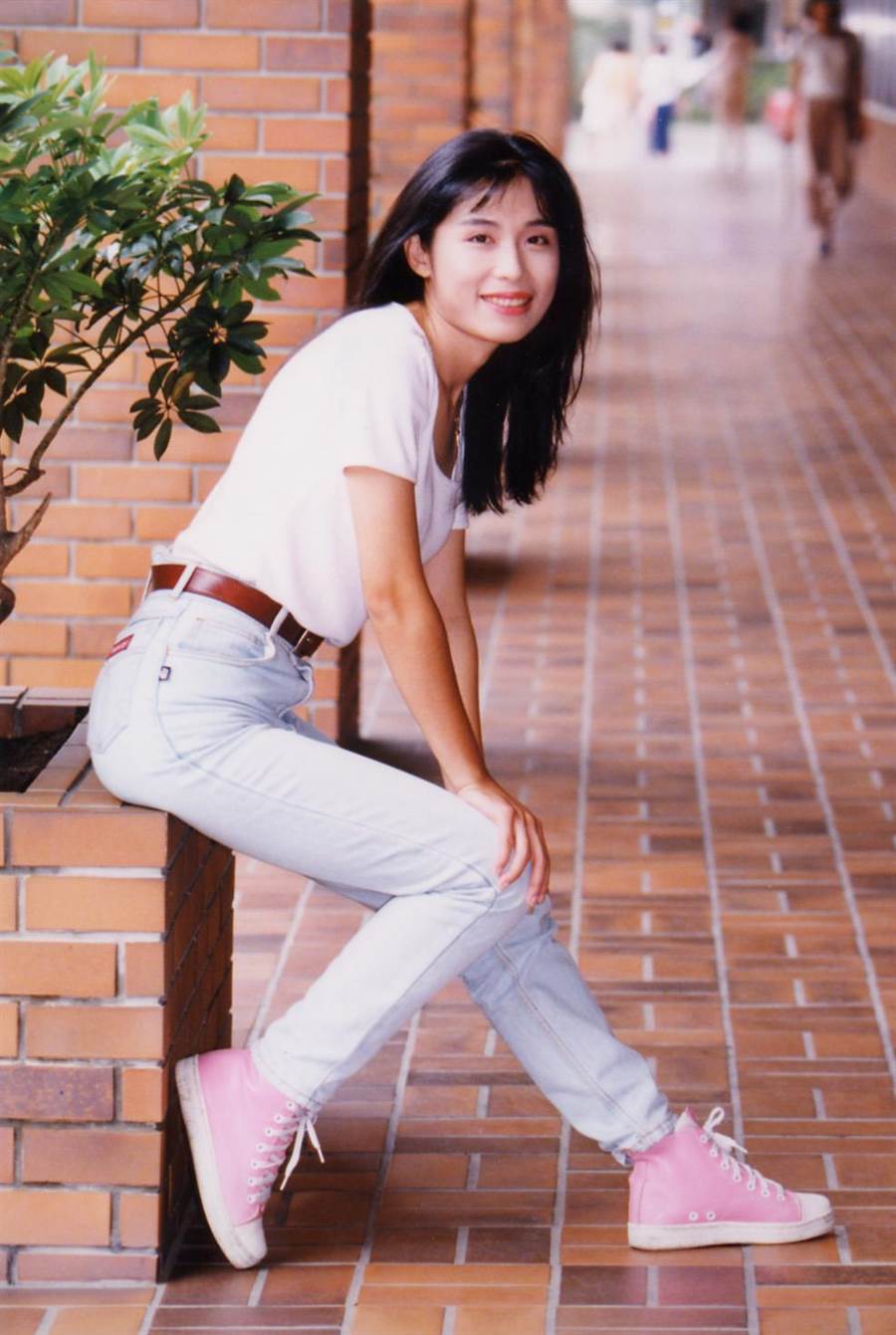 巔峰引退！花系列玉女歌手首吐「當紅離開內幕」嘆：患得患失　交往圈外男友10年無子「53歲超凍齡」