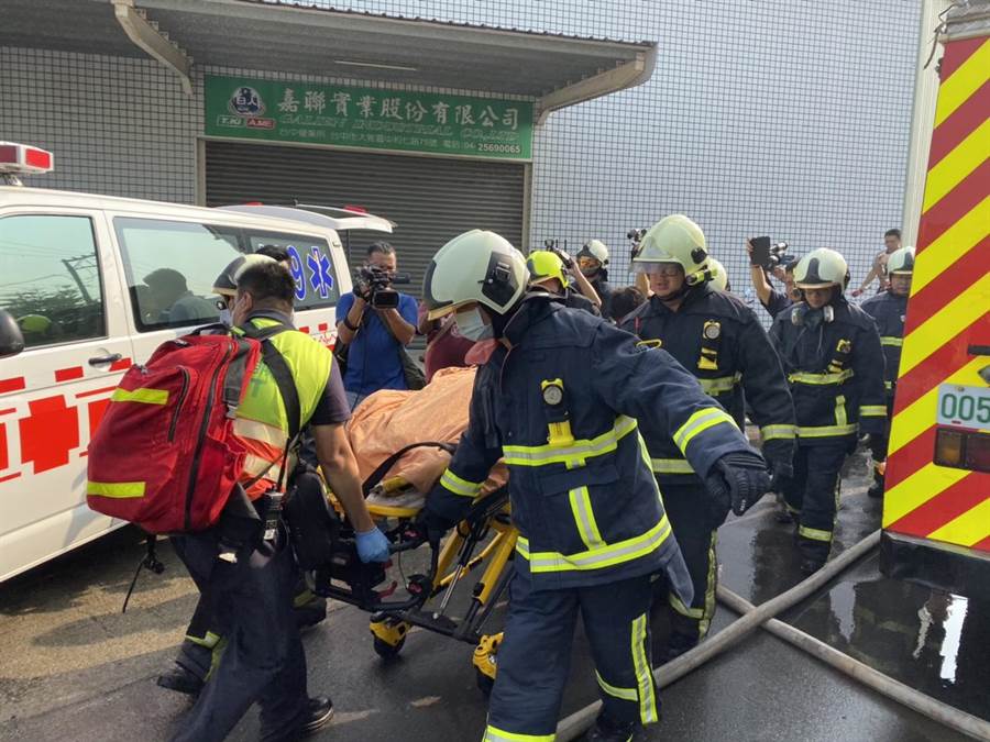 台中2消防員殉職！民眾不解「無人受困為何要進去」　基層消防員感慨：「做給受災戶看」