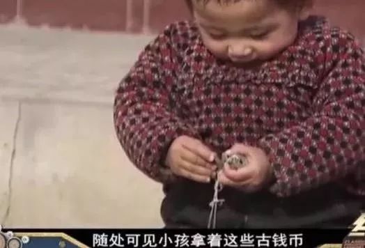 一下雨遍地都是錢！小村莊下了40年的「銅錢雨」，村民都懶得去撿，專家趕到：附近有特級寶藏
