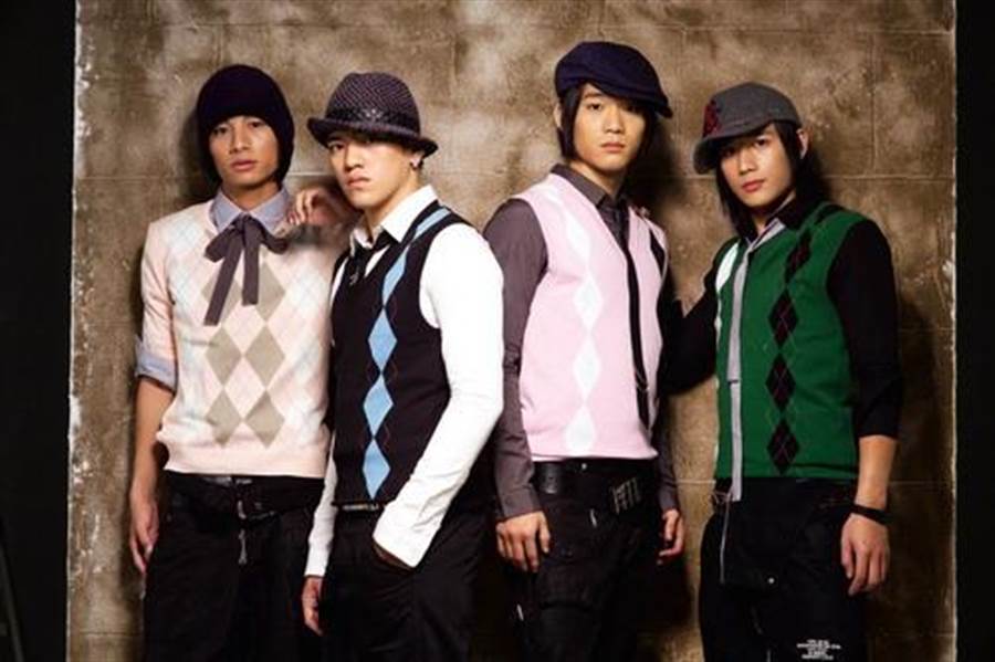 消失演藝圈10多年！帥氣男星「轉行當清潔工」被粉絲認出　「存款剩個位數」慘淡生活曝光：快過不下去...