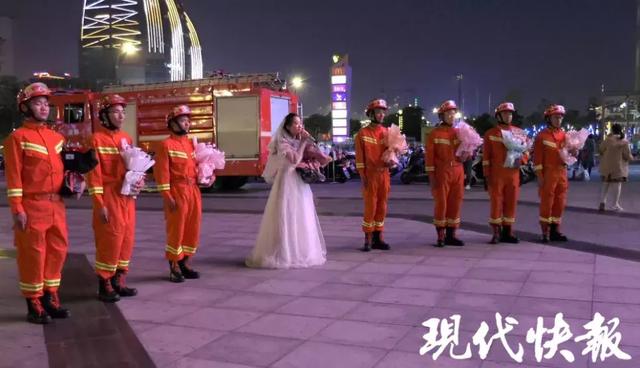 男友沒空娶我！女友披婚紗「跨越400公里求婚」　男友轉頭哭了「當場跪地」：真的很對不起
