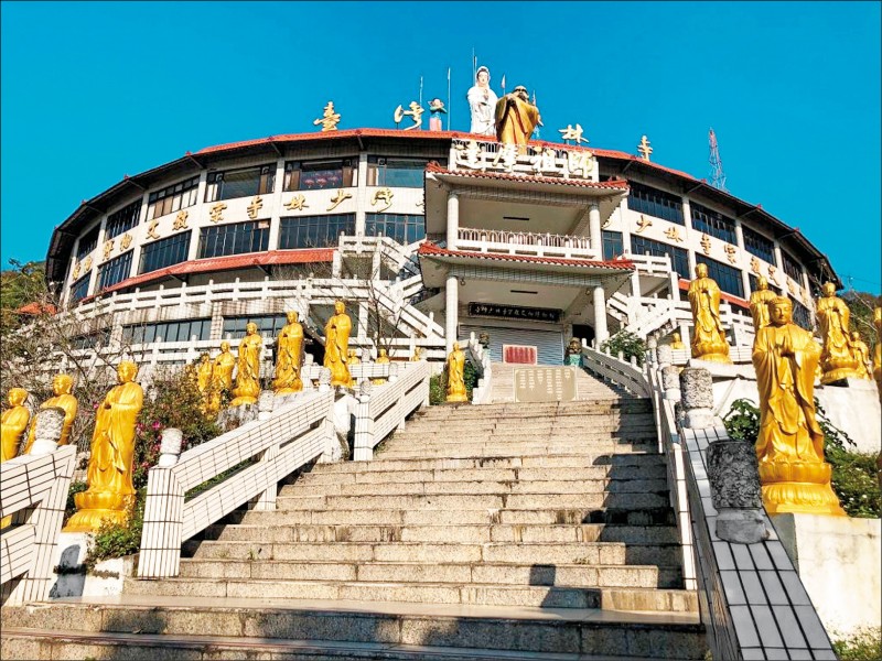 5天法會狂賺上億！觀音法門「清海無上師背景曝光」事業遍佈全球　信徒高喊：「她散發著愛力」　