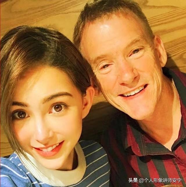 昆凌奶奶年輕超美！五官精緻「宛如畫裡走出來」周杰倫頻誇：60年代超級巨星　看到爸爸照片網：一家高顏值