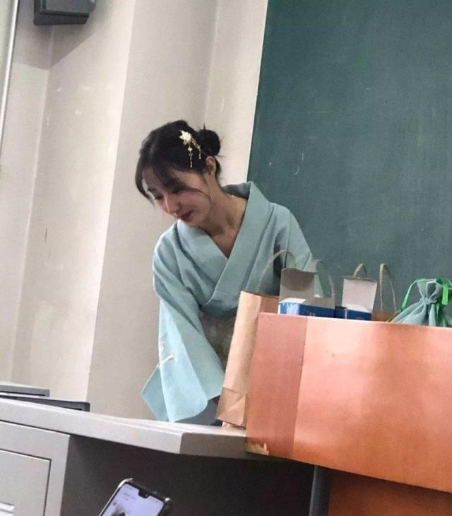 老師我絕對不翹課！20個「擁有逆天顏值」的天菜老師　男老師「深邃五官＋高帥身材」學生小鹿瘋狂撞