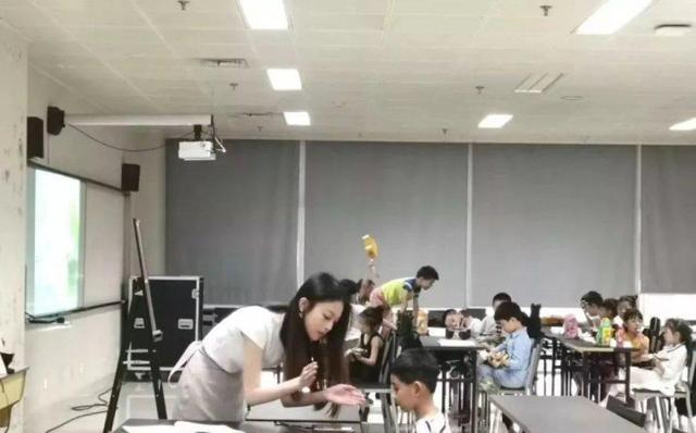 老師我絕對不翹課！20個「擁有逆天顏值」的天菜老師　男老師「深邃五官＋高帥身材」學生小鹿瘋狂撞