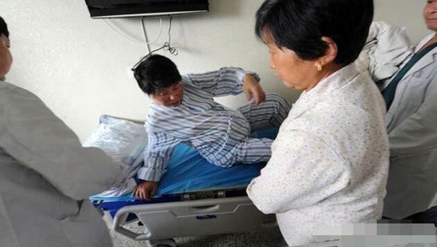 愛女離開了！60歲阿嬤「為生雙胞胎拼命」連老本也花光　等孩子9歲突後悔嘆「早知道不生了」