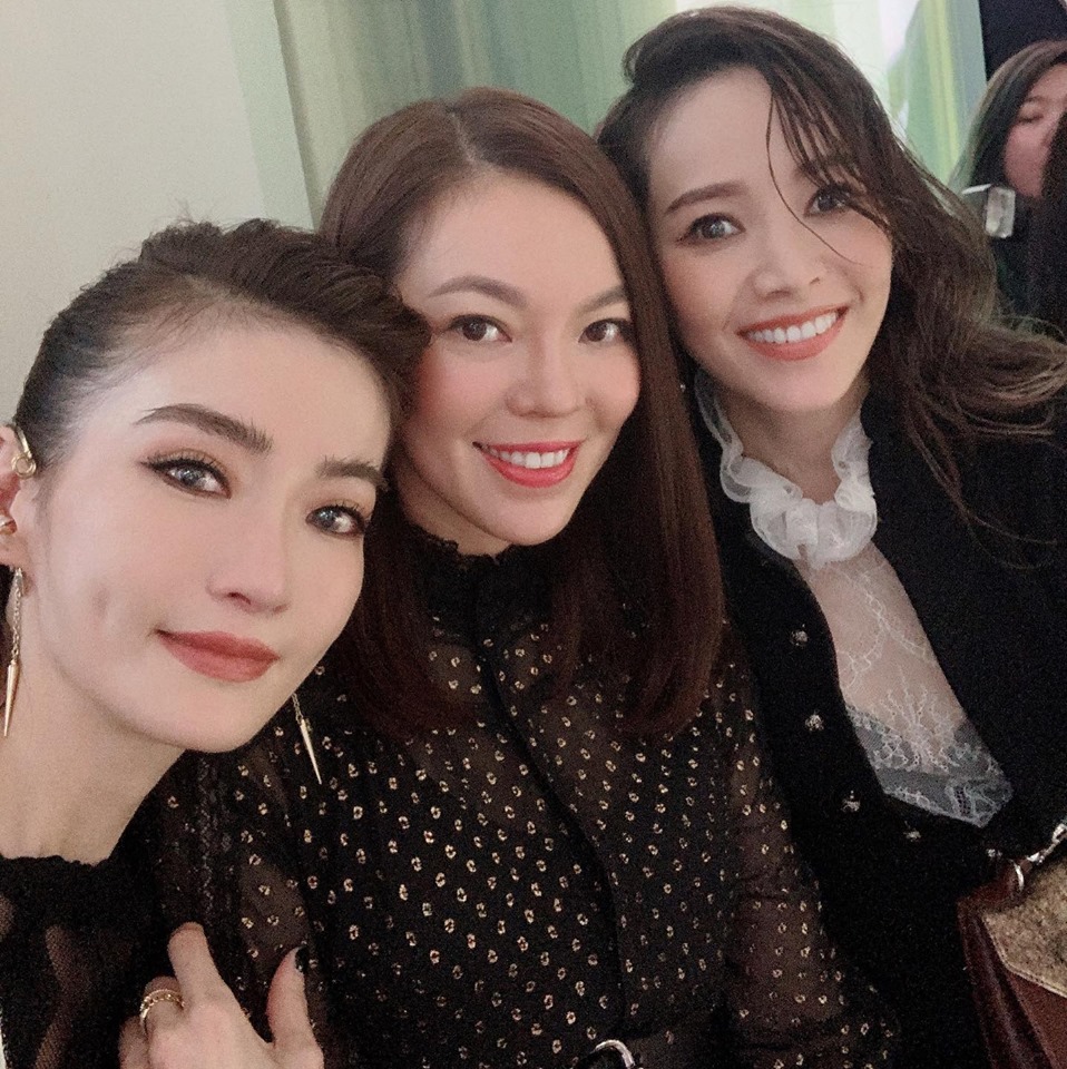 剛到機就被罰錢！謝金燕返台「秒向媽媽下跪」　為自己開脫「哪個女明星不這樣」：我已經很乖了