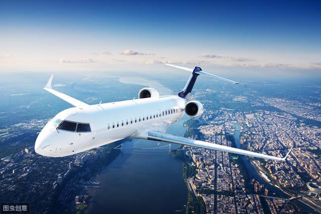 飛機機長的收入有多高？機長曬出了個人「工資單」　網友驚呆：再高都值得
