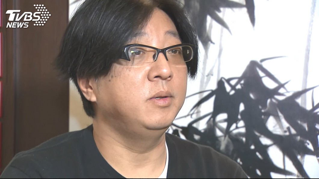 袁惟仁輪椅復健照曝光！術後「體重狂掉20公斤」瘦成皮包骨　半身不遂「努力練習抬腿」盼再次站起來