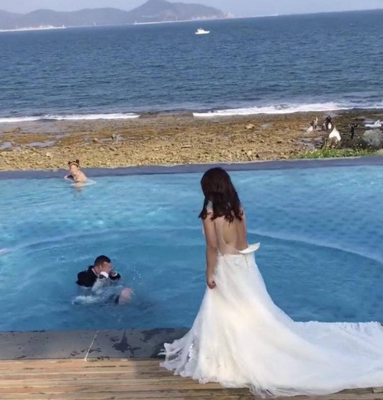 玩笑開大了！新娘故意「推新郎下水」超開心    出來的「精修婚紗照」被瘋傳：婚還結得了嗎
