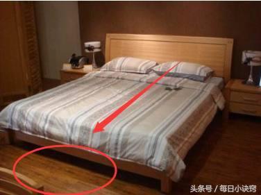 夫妻床一旦有此現象，趕緊改！這是「夫妻不和」錢財散盡的前兆