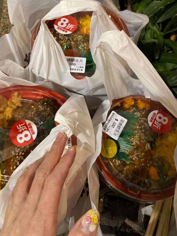 發愛心便當數量不夠！北車街友阿姨「指著她用台語開罵」　她紅著眼眶道歉：「我錯了」