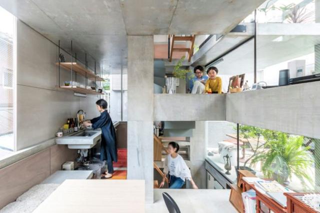 建築師花8年把「14坪土地」打造成「半露天4層住宅」　「5陽台5樓梯」內部設計讓人驚豔