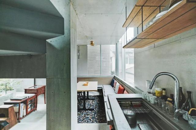 建築師花8年把「14坪土地」打造成「半露天4層住宅」　「5陽台5樓梯」內部設計讓人驚豔