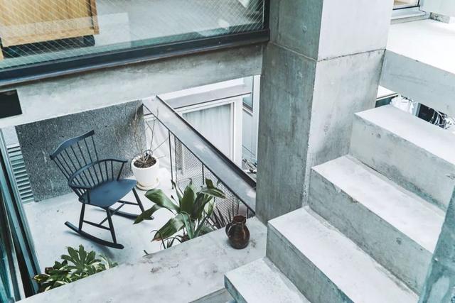 建築師花8年把「14坪土地」打造成「半露天4層住宅」　「5陽台5樓梯」內部設計讓人驚豔