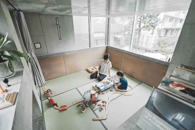 建築師花8年把「14坪土地」打造成「半露天4層住宅」　「5陽台5樓梯」內部設計讓人驚豔