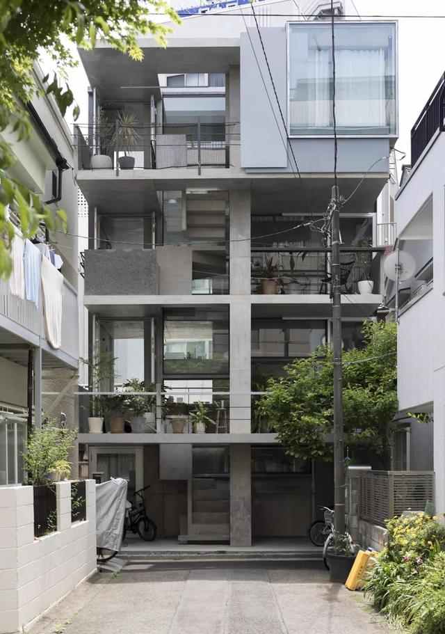 建築師花8年把「14坪土地」打造成「半露天4層住宅」　「5陽台5樓梯」內部設計讓人驚豔