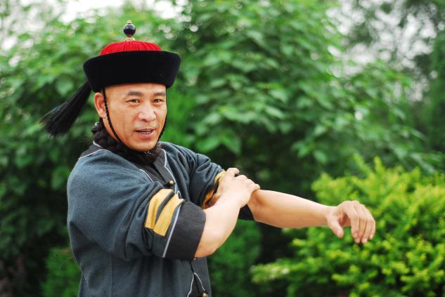 男星當紅時隱退「只為照顧岳父母」孝心動人！　妻子41歲「為老公高齡產子」如今家庭圓滿