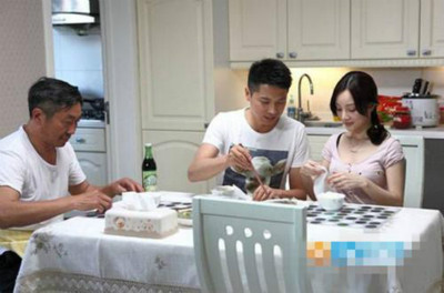 爸媽去世後，伯父養了我十五年。我結婚那天，他卻告訴我一個驚天秘密...歇斯底里的痛哭後，我決定把他送進監獄！！