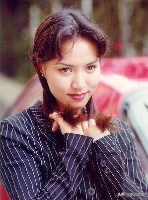 與周慧敏齊名！「退出樂壇嫁富商」當闊太生兩子　老公「大陸養小三」比她年輕20歲今走出陰影