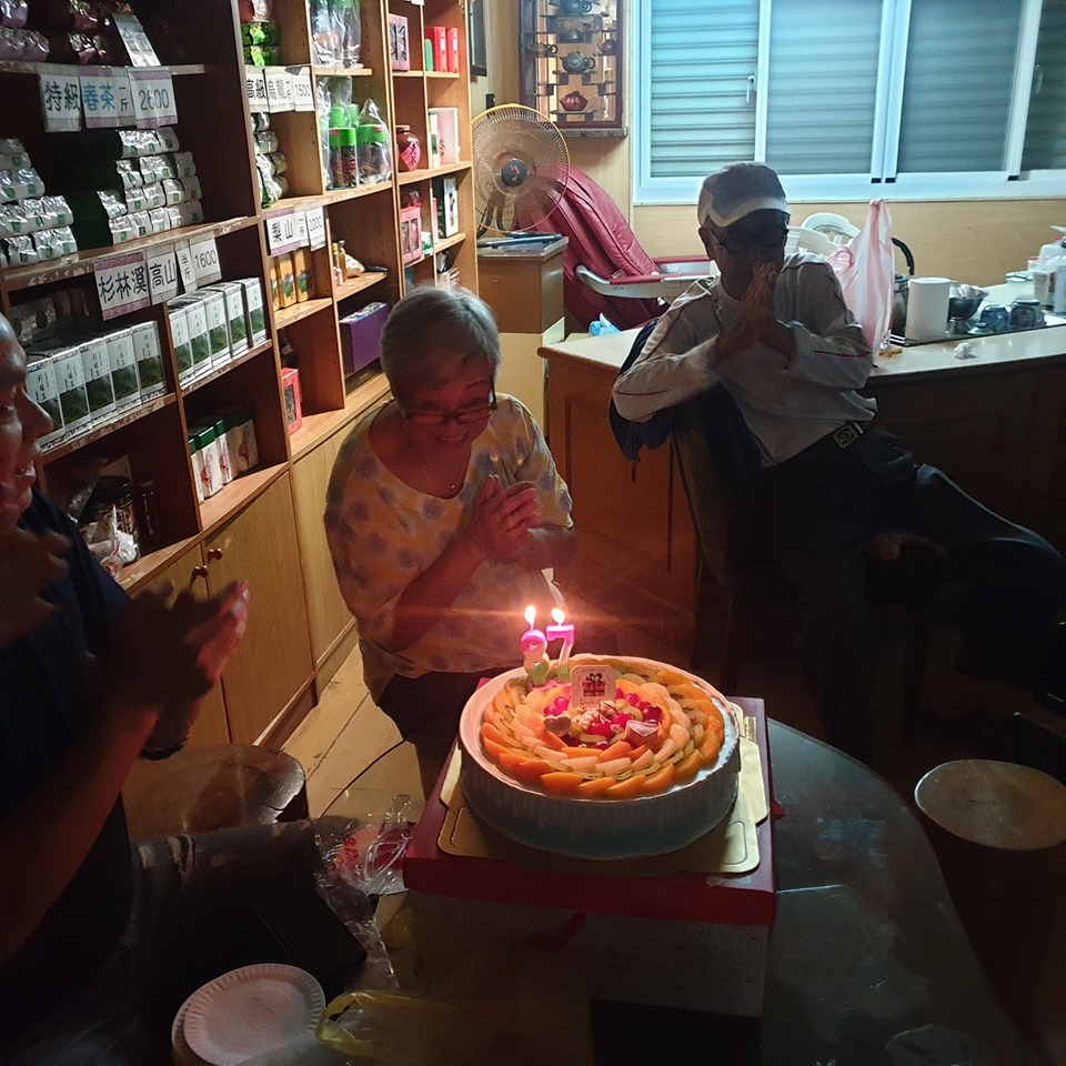 臉色黑如炭！87歲脫線「誤信朋友偏方」住院差點回不來　一年後近況曝光「兒子哽咽超愧疚」