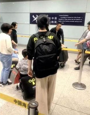 不愧是名媛教科書 ！機場目睹「大S一對兒女的儀態」，終於明白汪小菲為何和她閃婚