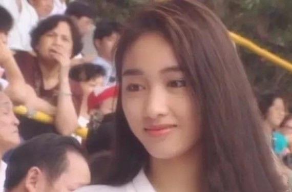 黎姿曬「童年劇照」網呼：女大十八變！　嫁大15歲富商生3女「粗眉毛神複製」：女神基因太強大