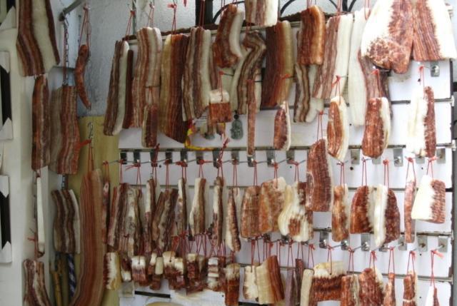 老人收藏一塊100公斤的「豬肉」8年，出價50萬都沒賣！專家：你要失望了
