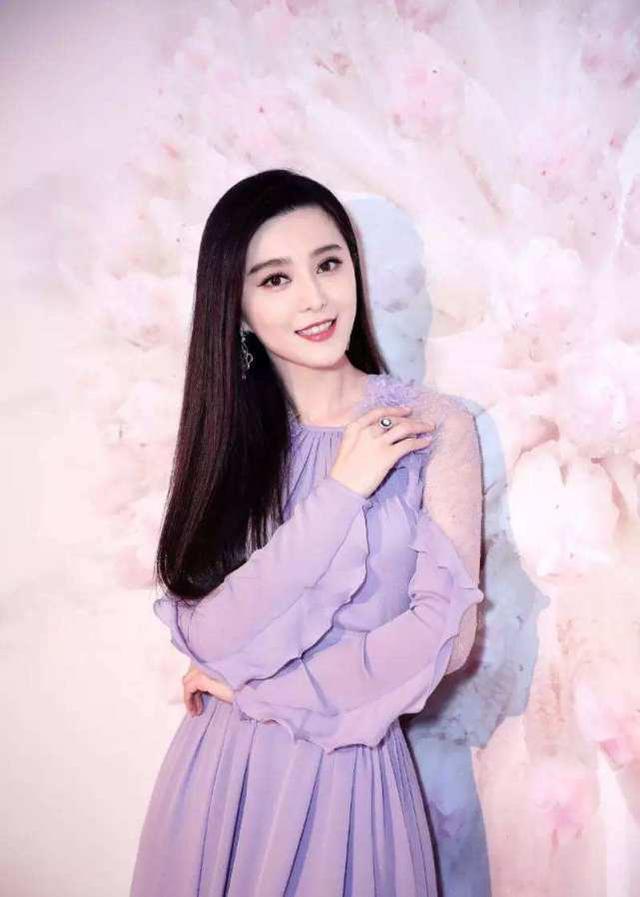 老照片曝光！范冰冰的20歲有多美？穿弔帶衫梳高馬尾，素顏皮膚嫩的能掐出水