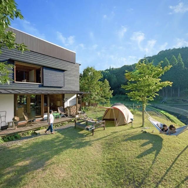 被青山擁抱！一家五口「搬到田野間」遠離都市　孩子與大自然相處「學會尊重萬物」生活愜意自在