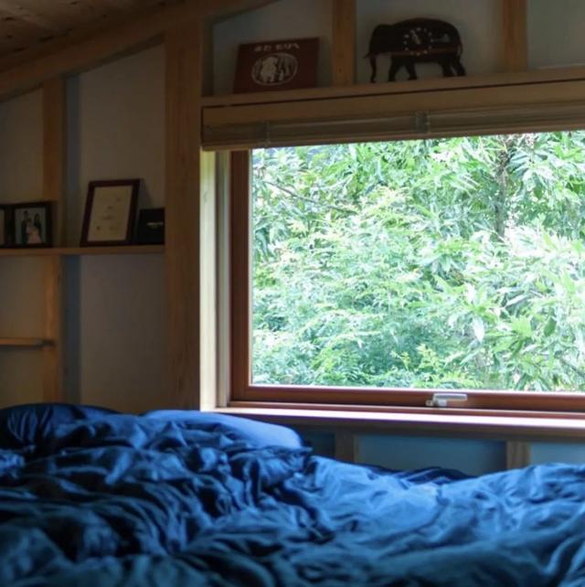 被青山擁抱！一家五口「搬到田野間」遠離都市　孩子與大自然相處「學會尊重萬物」生活愜意自在