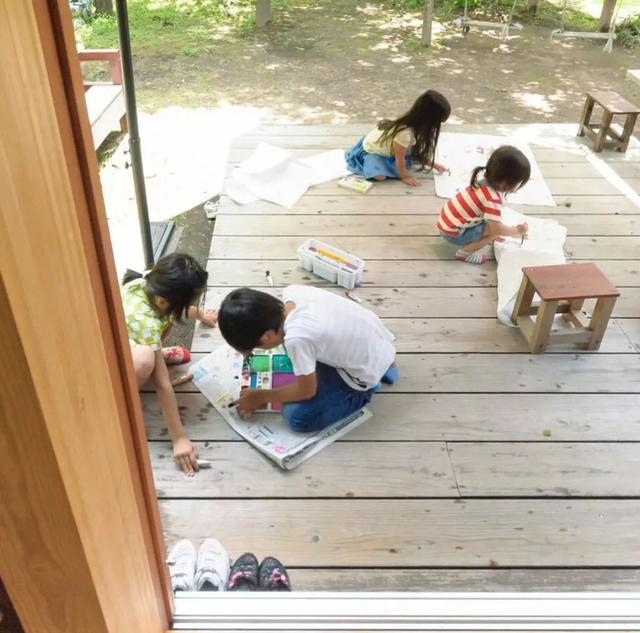 被青山擁抱！一家五口「搬到田野間」遠離都市　孩子與大自然相處「學會尊重萬物」生活愜意自在