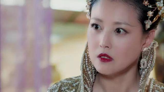 雙胞胎妹妹嫉妒姐姐美貌，為超過她「借錢整容8次」，姐姐一登場，全場觀眾看傻：根本周海媚！