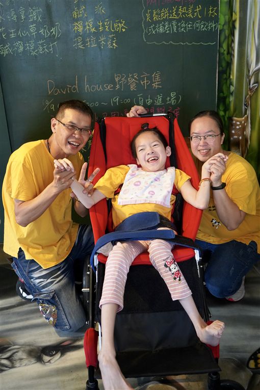 最偉大的愛！為腦麻女兒砸「140萬開咖啡廳」只希望她快樂　不怕麻煩帶她「出國旅行」：不知道能陪我們多久
