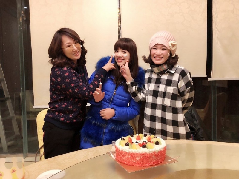 秀蘭瑪雅雪山歡慶41歲「遭導遊制止」唱詭異生日歌　王瑞霞目擊她與「新歡眉目傳情」12秒