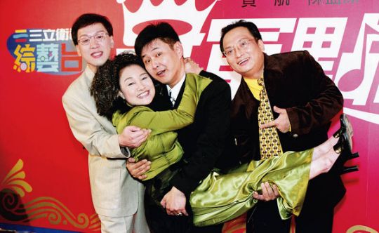 差點無法唱歌！陳盈潔哽咽曝「靠老公照顧生活起居」　她淚謝「賀一航走前神救援」：還好有他在