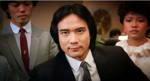 一生爭議！拋妻棄子「娶小30歲嬌妻」緋聞不斷　67歲戀上「23歲網紅」反被騙：自作自受