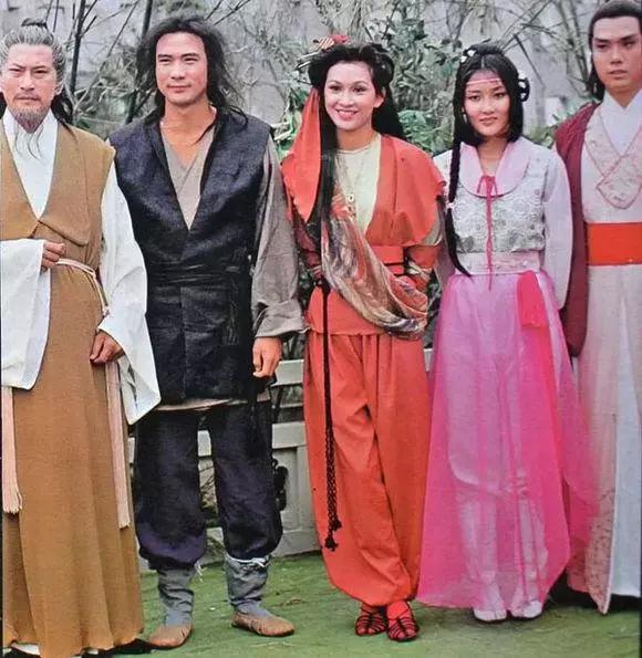 一生爭議！拋妻棄子「娶小30歲嬌妻」緋聞不斷　67歲戀上「23歲網紅」反被騙：自作自受