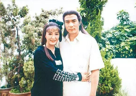 一生爭議！拋妻棄子「娶小30歲嬌妻」緋聞不斷　67歲戀上「23歲網紅」反被騙：自作自受