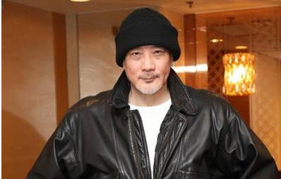 一生爭議！拋妻棄子「娶小30歲嬌妻」緋聞不斷　67歲戀上「23歲網紅」反被騙：自作自受