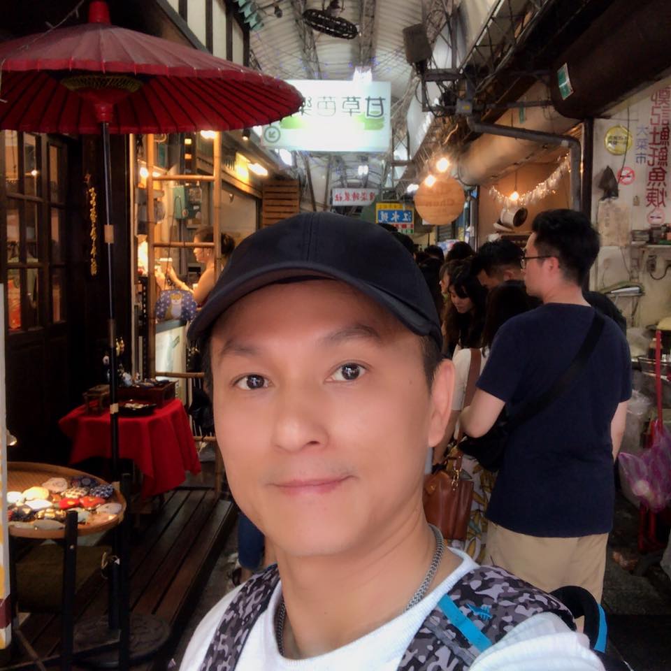沒人肯讓坐！媽媽帶2兒搭車「年輕人坐博愛座」被公審：別學哥哥　他當場彎腰回：「難道我不能坐嗎？」