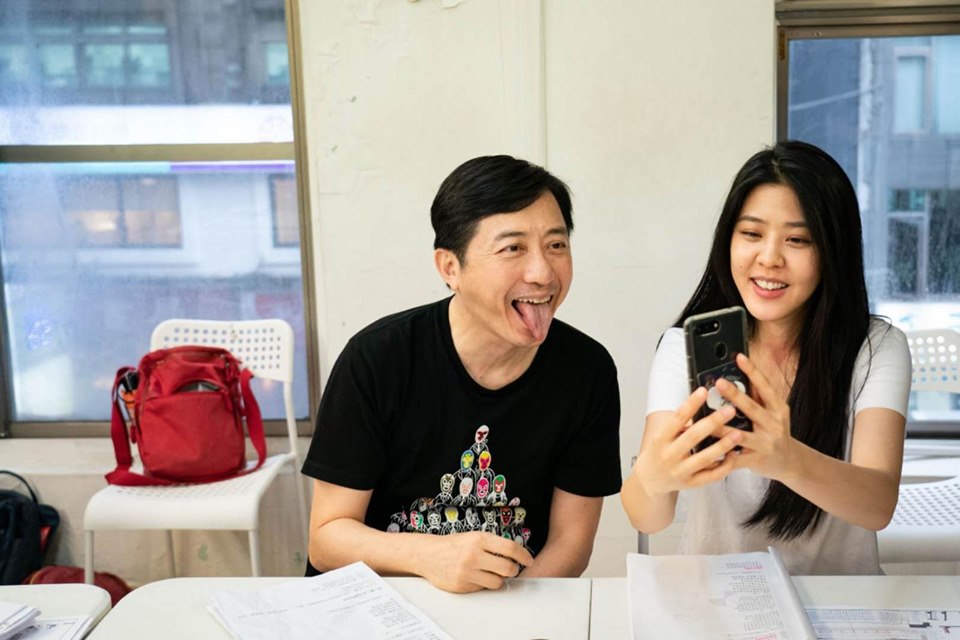 哈林為兒女放下「奇葩臉」自豪兒子見他就笑　感謝妻小讓他「重燃父愛」：是夢想的生活
