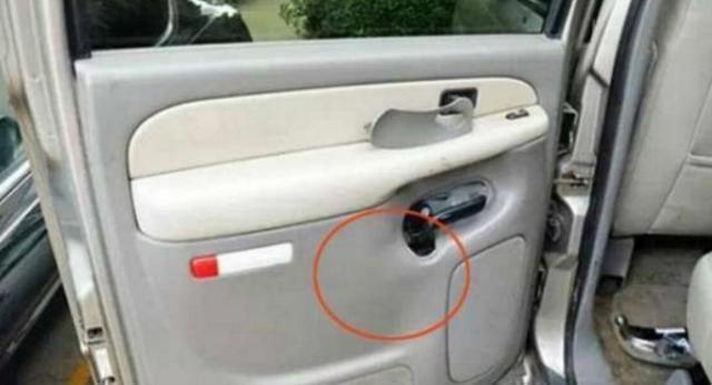 賺大了！窮酸老公「花6萬買破舊二手車」被妻子嫌棄　沒想到拆下車門後「反賺9萬」老婆笑開花