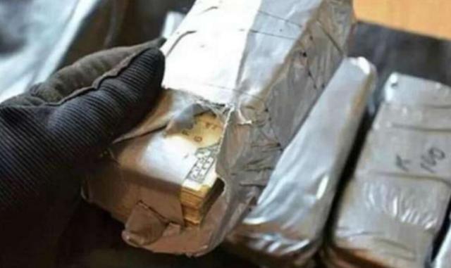 賺大了！窮酸老公「花6萬買破舊二手車」被妻子嫌棄　沒想到拆下車門後「反賺9萬」老婆笑開花