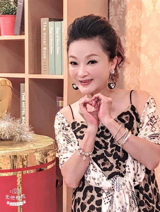 為愛遠嫁非洲！本土劇女星「婚後3女恃一夫」被打入冷宮9年　勇敢離婚「才發現自己被利用」：只剩1塊錢....