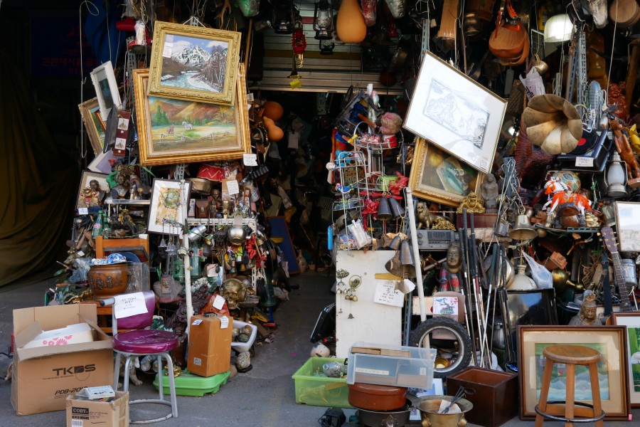 22個證明「二手商店是挖寶天堂」的超強戰利品！不起眼花瓶「瞬間變時尚帽子」超神奇：還可以伸縮