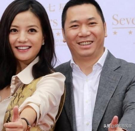 趙薇女兒正面罕曝光，「上半臉像媽下半臉像爸」一看就是親生的，網友：遺傳基因超強大！