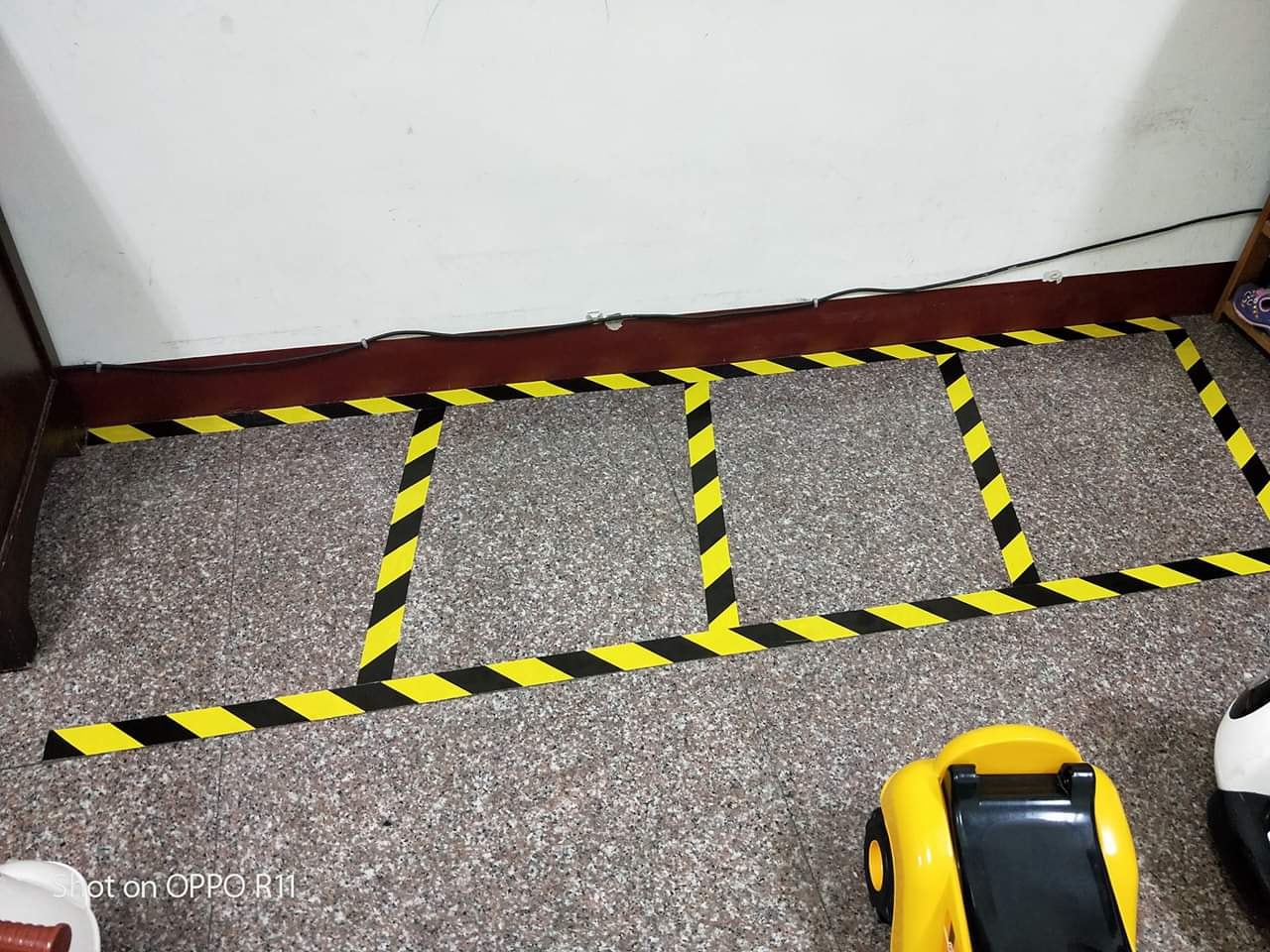 從小培養！媽媽幫小孩「自製停車格」：越線就拖走　網友「祭出更強絕招」再也不吵買玩具